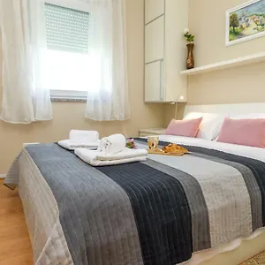 https://adrianas-dream-view-2-bedrooms-apartment.hotelinzadar.com